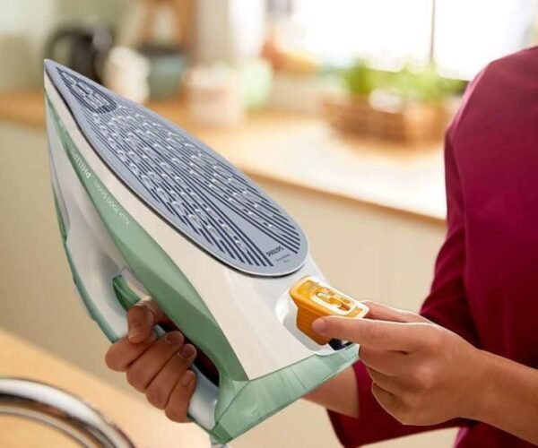 Philips 7000 Series Steam Iron 2600W Light Green Model-DST7012/76 - Image 3